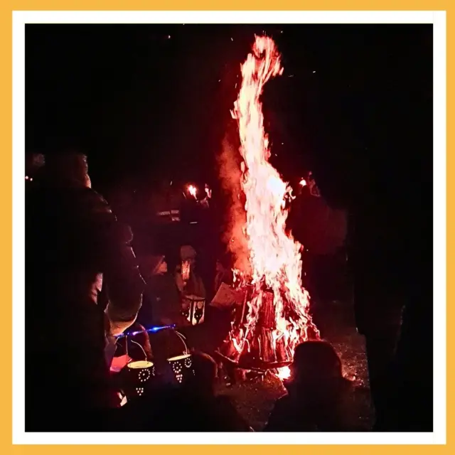 🎉🌙 Am Donnerstag war es endlich wieder soweit! Wir hatten Sankt Martins Umzug auf und um unser Gelände – viele fröhliche Kinder, bunte Laternen und ein gemütliches Martinsfeuer 🕯🔥! Dazu gab es natürlich auch warme Getränke und ein paar Leckereien für Groß und Klein.

Aber das ist noch nicht alles! 👀 Ab dem 16.11. könnt ihr die Ausstellung "Die Freiheit der Sicht auf die Dinge" bei uns in den Kultursälen entdecken 🖼️✨. Kommt vorbei und lasst die Kunstwerke auf euch wirken.💫

Und auch nicht verpassen: Ab dem 21.11. startet die Schulkinowoche 🎬🍿! 

Wir freuen uns auf euch! 🤩🎉 #Kultur #SanktMartin #KunstErleben #Schulkinowoche #GemeinsamErleben #limburganderlahn #hahnstätten #Kino #aartal #zollhaus #limburg #aareinrich